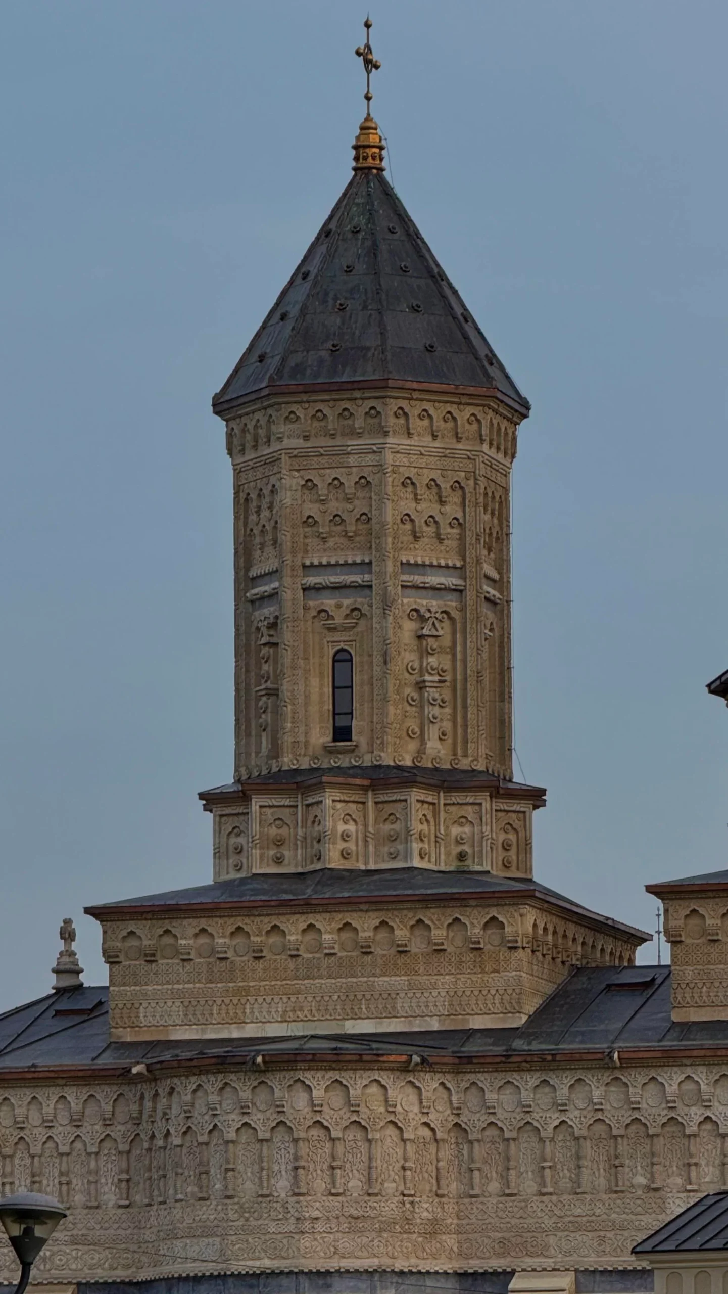 trei-lerarhi-monastery-facade-details-lasi-romania-v0-qc3y0bh14lsd1